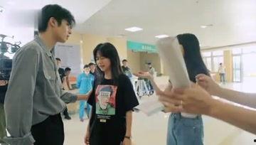 娱乐吃瓜菌恋爱了,明星情侣甜蜜互动引关注